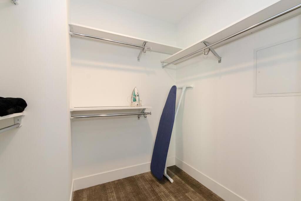 Cozy 3bed With Balcony And A Rooftop Pool Apartamento Los Angeles